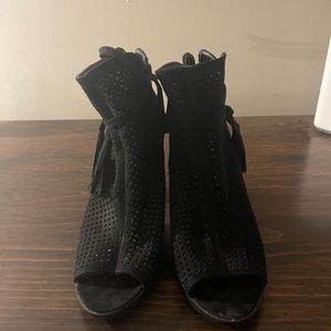 NY&C 3 1/2 inch heel side zipper black